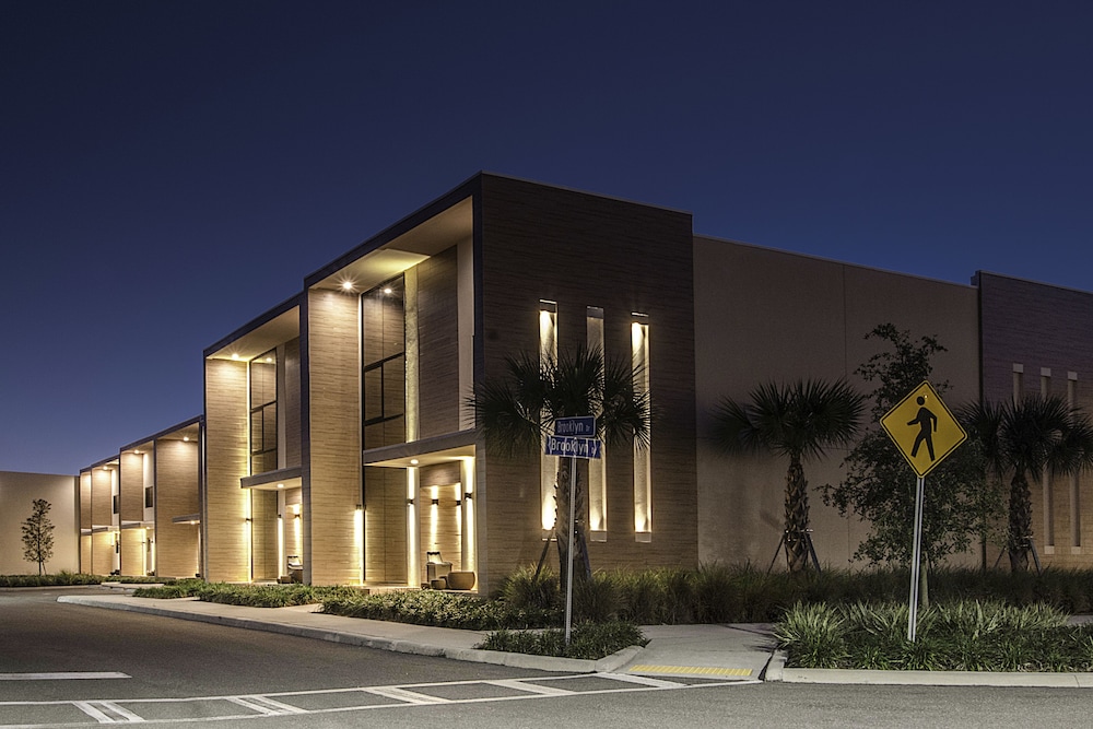 Magic Village Views Trademark Collection by Wyndham — Hotel building in Kissimmee, Florida