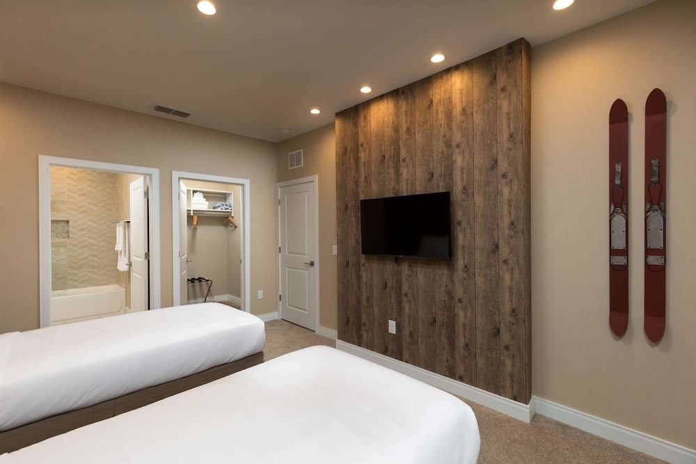 Magic Village Views Trademark Collection by Wyndham — Hotel rooms in Kissimmee, Florida