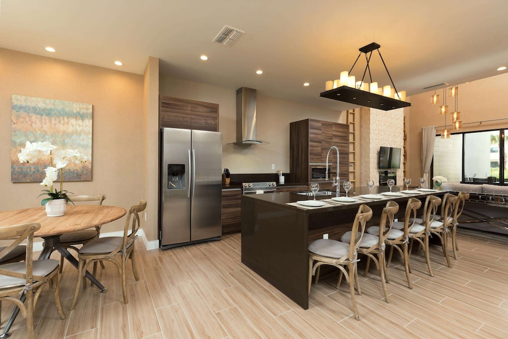 Magic Village Views Trademark Collection by Wyndham — Restaurant & bars in Kissimmee, Florida