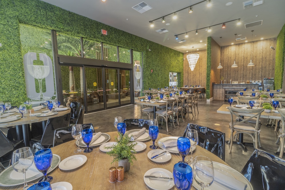 Magic Village Views Trademark Collection by Wyndham — Restaurant & bars in Kissimmee, Florida