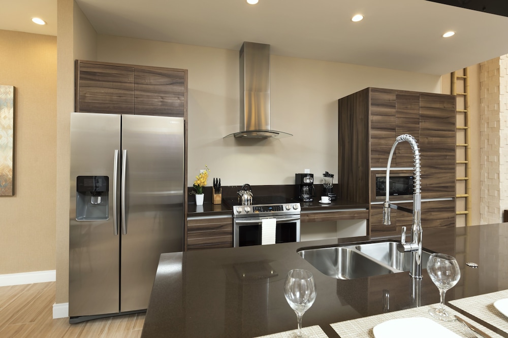 Magic Village Views Trademark Collection by Wyndham — Hotel rooms in Kissimmee, Florida