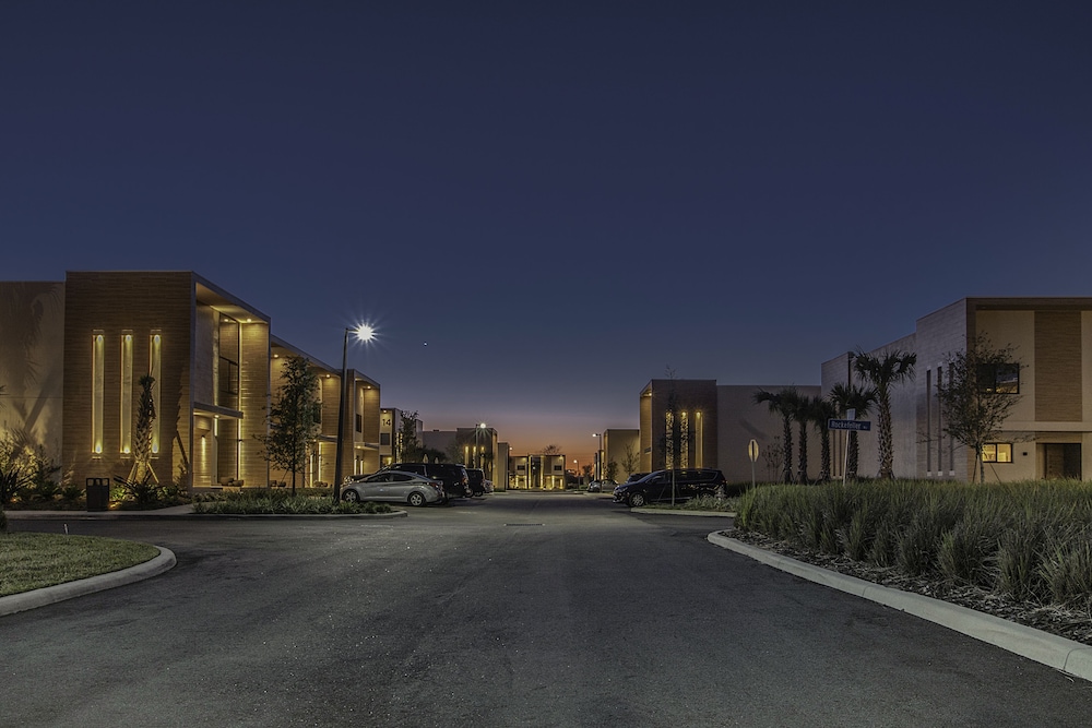 Magic Village Views Trademark Collection by Wyndham — Hotel building in Kissimmee, Florida
