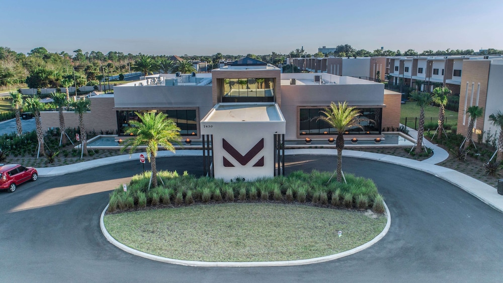 Magic Village Views Trademark Collection by Wyndham — Hotel building in Kissimmee, Florida