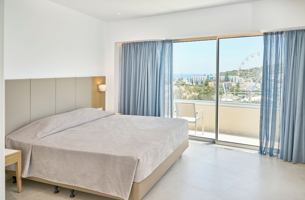Sunrise Oasis Hotel & Waterpark — Hotel rooms in Protaras, Famagusta Region