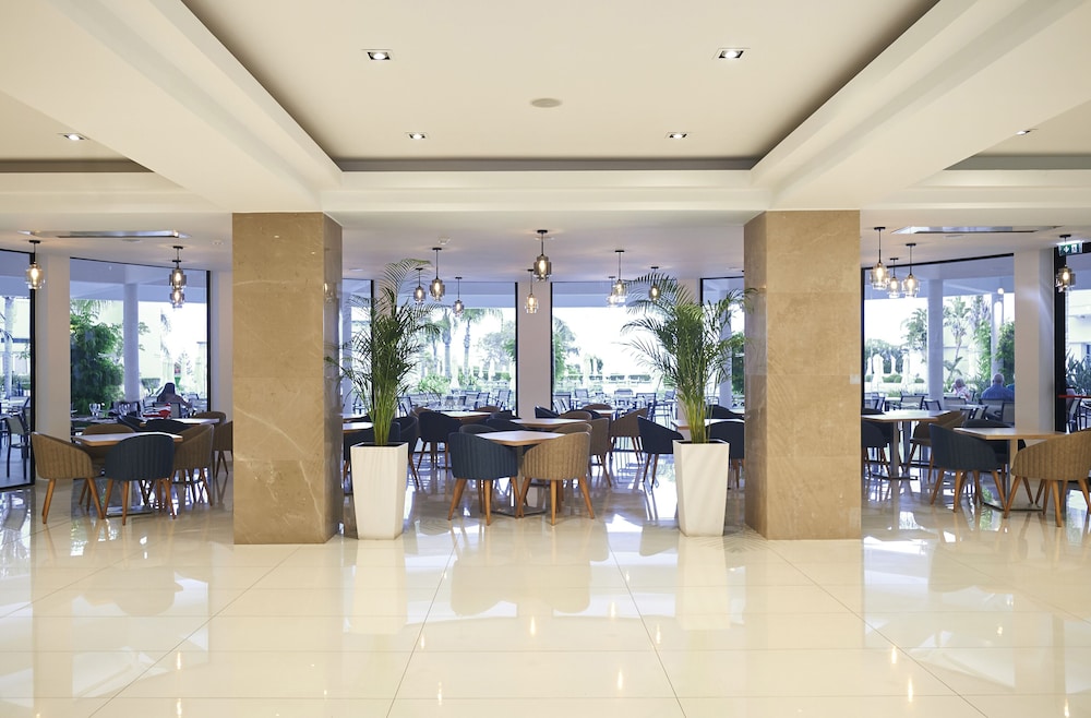 Sunrise Oasis Hotel & Waterpark — Restaurant & bars in Protaras, Famagusta Region