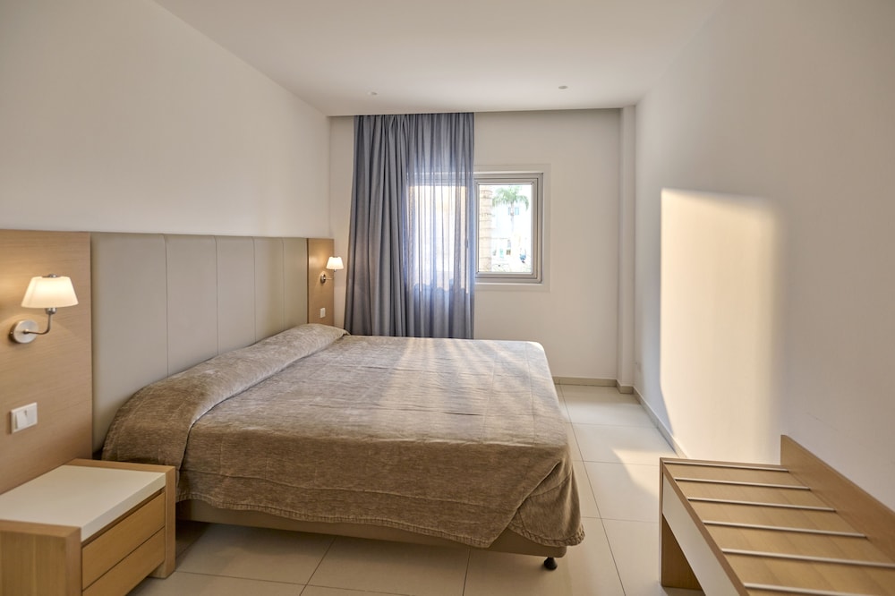 Sunrise Oasis Hotel & Waterpark — Hotel rooms in Protaras, Famagusta Region