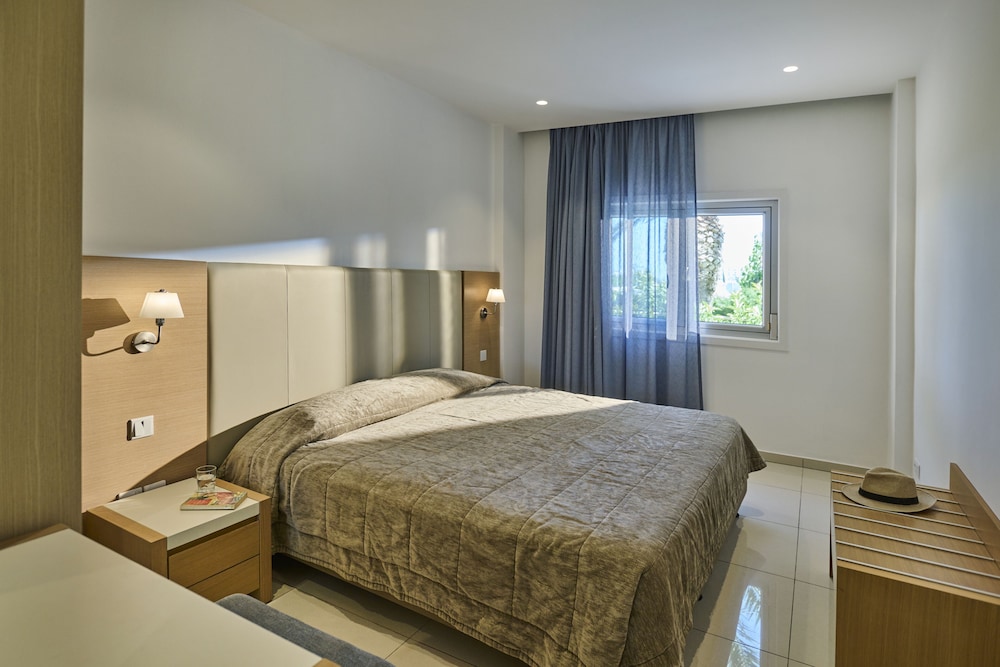 Sunrise Oasis Hotel & Waterpark — Hotel rooms in Protaras, Famagusta Region