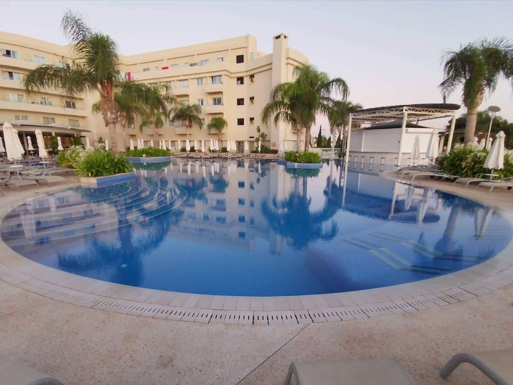 Sunrise Oasis Hotel & Waterpark — Swimming pool in Protaras, Famagusta Region