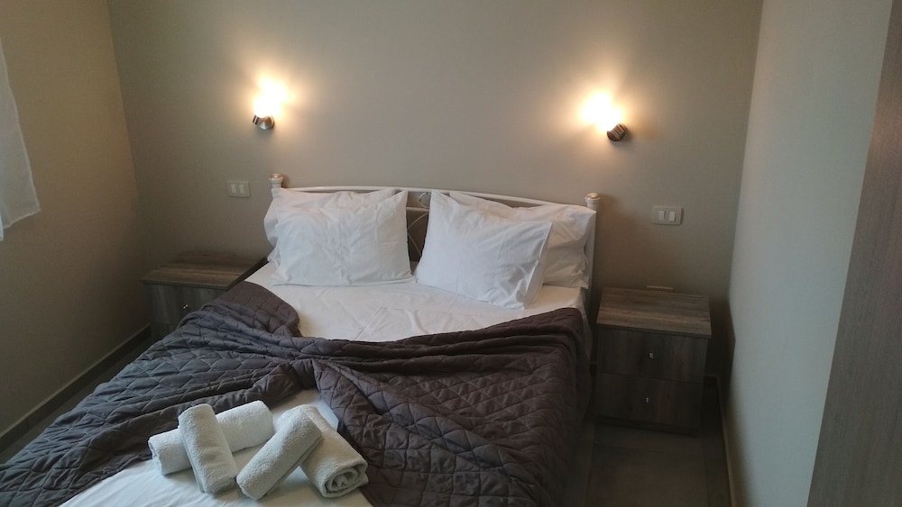 Casa de Rosa Apartments — Hotel rooms in Svoronata, Ionian Islands