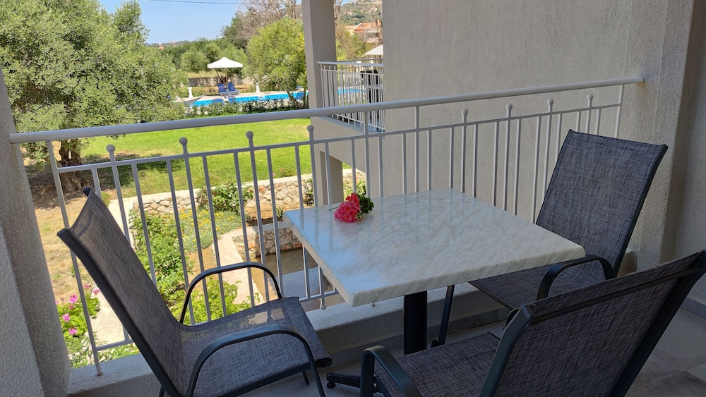 Casa de Rosa Apartments — Hotel rooms in Svoronata, Ionian Islands
