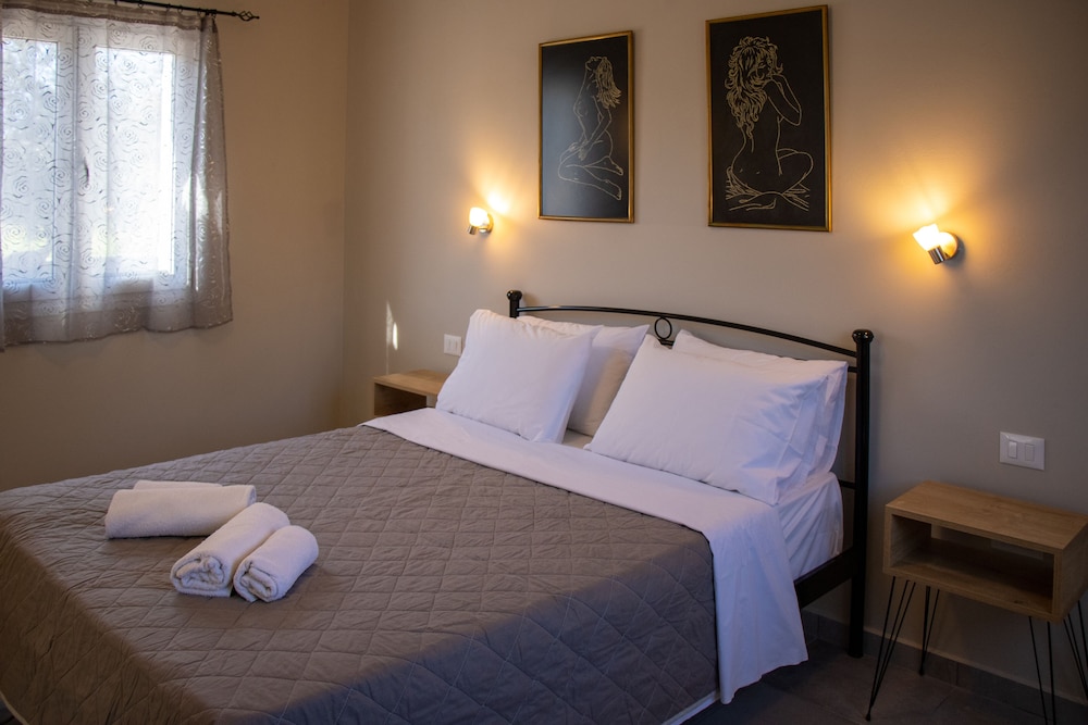 Casa de Rosa Apartments — Hotel rooms in Svoronata, Ionian Islands