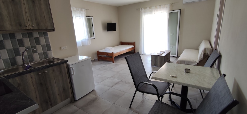 Casa de Rosa Apartments — Hotel rooms in Svoronata, Ionian Islands