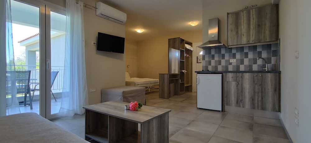 Casa de Rosa Apartments — Hotel rooms in Svoronata, Ionian Islands