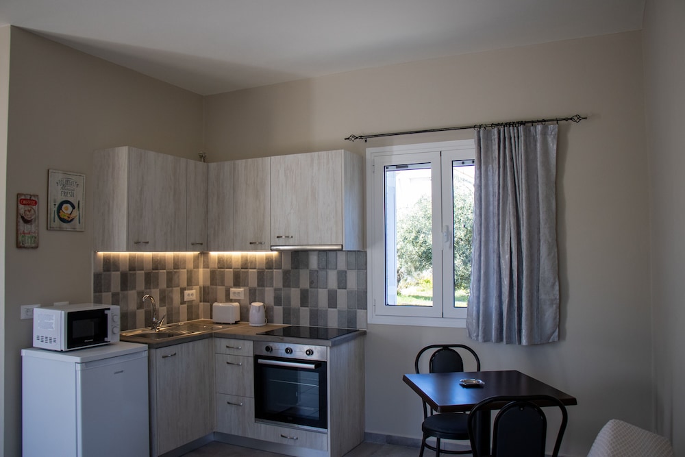 Casa de Rosa Apartments — Hotel rooms in Svoronata, Ionian Islands