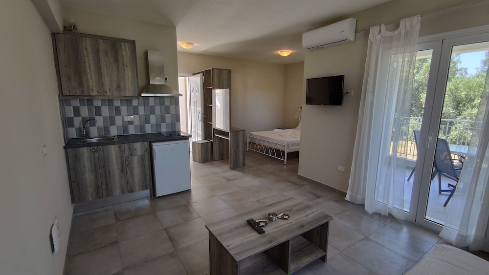 Casa de Rosa Apartments — Hotel rooms in Svoronata, Ionian Islands