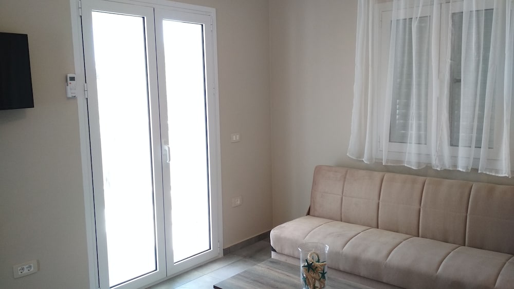 Casa de Rosa Apartments — Hotel rooms in Svoronata, Ionian Islands