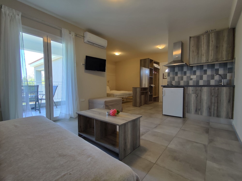 Casa de Rosa Apartments — Hotel rooms in Svoronata, Ionian Islands