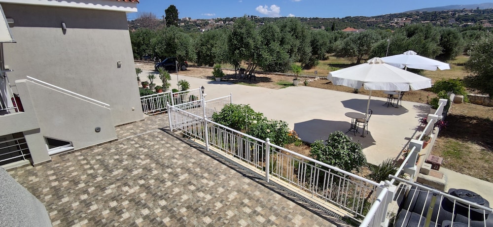 Casa de Rosa Apartments — Restaurant & bars in Svoronata, Ionian Islands