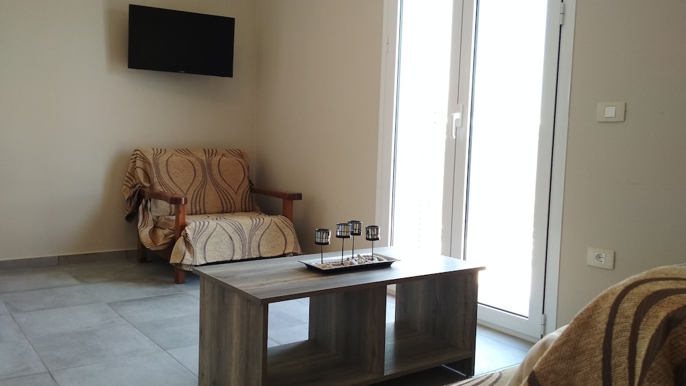 Casa de Rosa Apartments — Hotel building in Svoronata, Ionian Islands