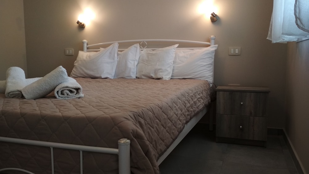 Casa de Rosa Apartments — Hotel rooms in Svoronata, Ionian Islands