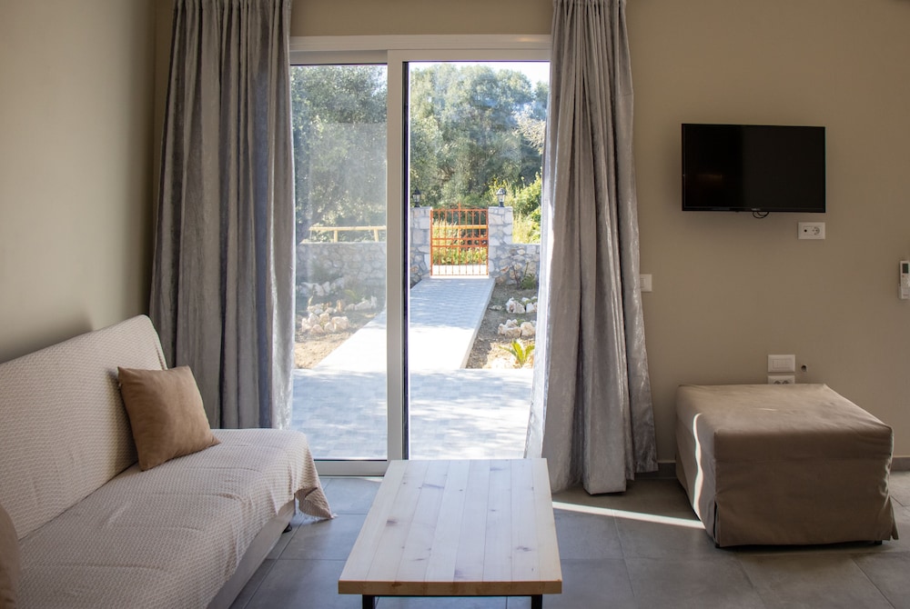 Casa de Rosa Apartments — Hotel rooms in Svoronata, Ionian Islands
