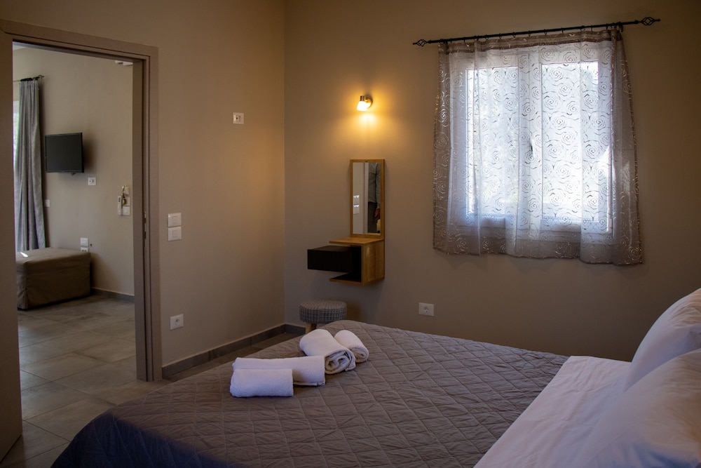 Casa de Rosa Apartments — Hotel rooms in Svoronata, Ionian Islands