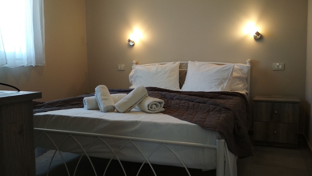 Casa de Rosa Apartments — Hotel rooms in Svoronata, Ionian Islands