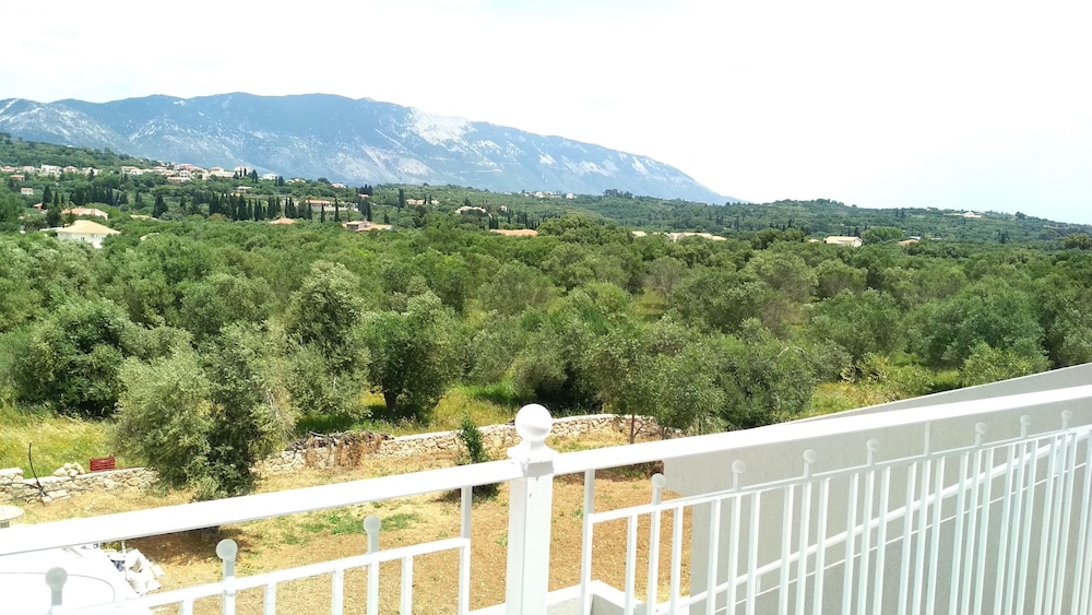 Casa de Rosa Apartments — Hotel rooms in Svoronata, Ionian Islands