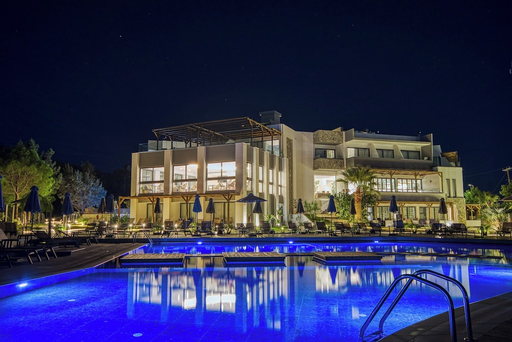 Atalanti Boutique Hotel - Adults Only — Swimming pool in Faliraki, South Aegean