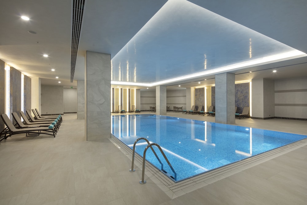 DoubleTree By Hilton Antalya City Centre — Swimming pool in Antalya