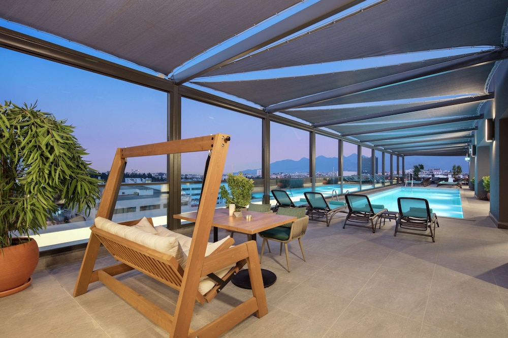 DoubleTree By Hilton Antalya City Centre — Swimming pool in Antalya