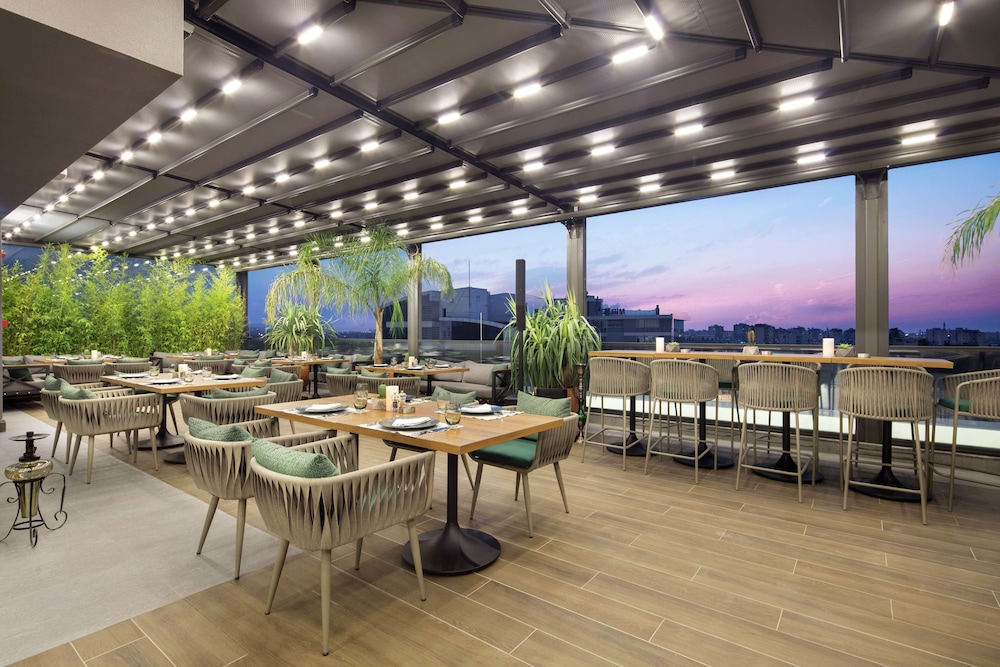 DoubleTree By Hilton Antalya City Centre — Restaurant & bars in Antalya