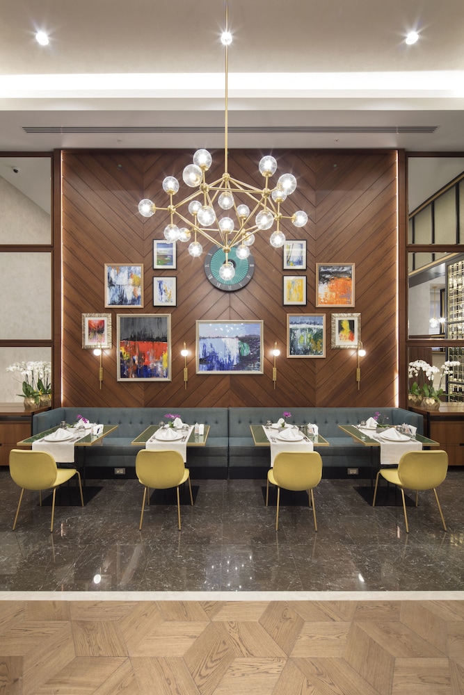 DoubleTree By Hilton Antalya City Centre — Restaurant & bars in Antalya