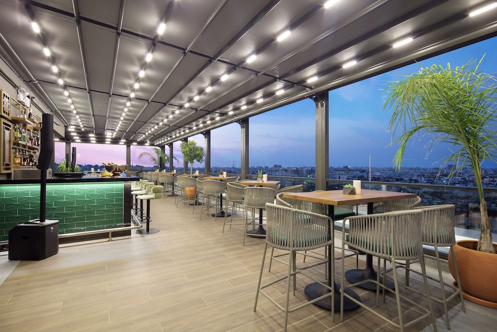 DoubleTree By Hilton Antalya City Centre — Restaurant & bars in Antalya