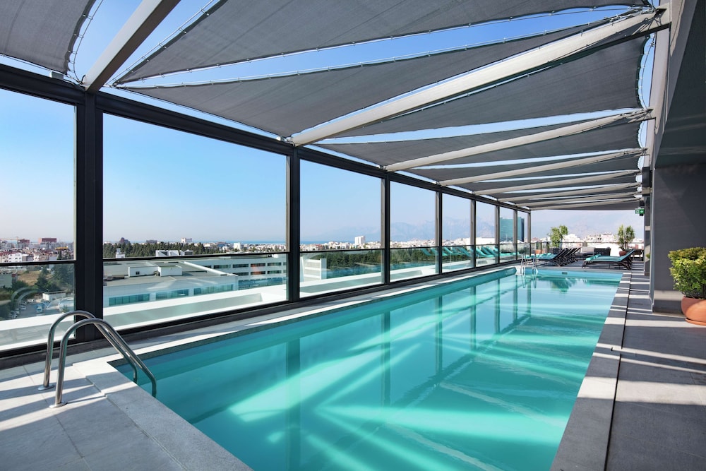 DoubleTree By Hilton Antalya City Centre — Swimming pool in Antalya