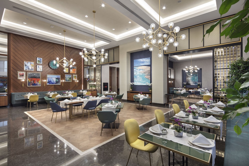DoubleTree By Hilton Antalya City Centre — Restaurant & bars in Antalya