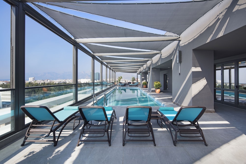 DoubleTree By Hilton Antalya City Centre — Swimming pool in Antalya