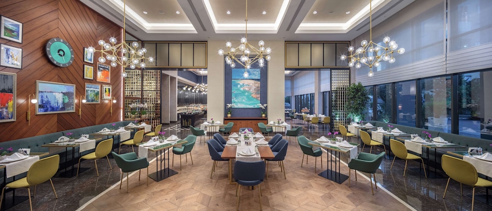 DoubleTree By Hilton Antalya City Centre — Restaurant & bars in Antalya