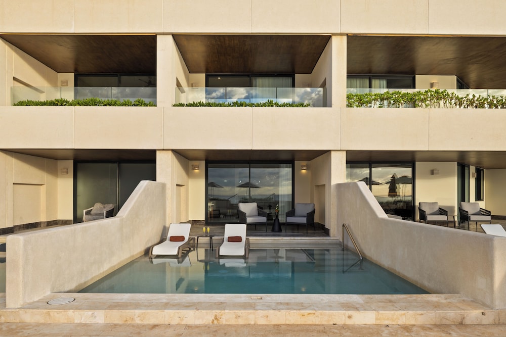 Secrets Mirabel Cancun Resort & Spa - Adults Only - Breathtaking Lagoon and Ocean Views — Swimming pool in Cancun, Quintana Roo