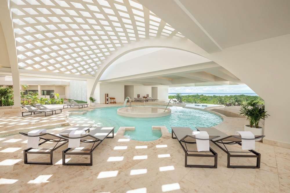 Secrets Mirabel Cancun Resort & Spa - Adults Only - Breathtaking Lagoon and Ocean Views — Swimming pool in Cancun, Quintana Roo