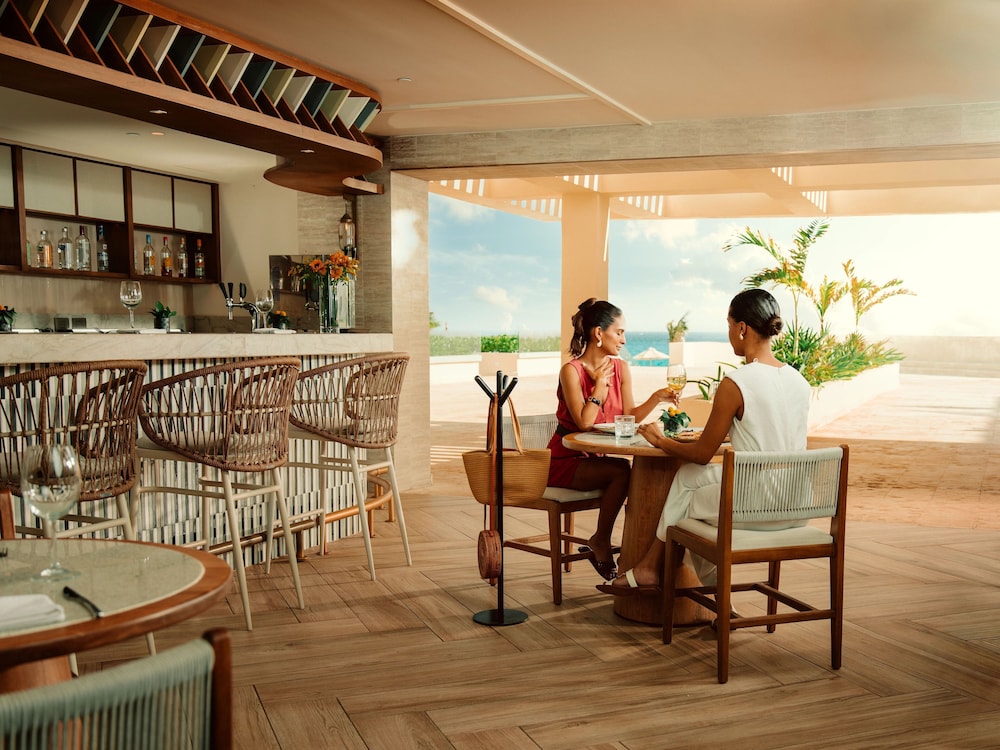Secrets Mirabel Cancun Resort & Spa - Adults Only - Breathtaking Lagoon and Ocean Views — Restaurant & bars in Cancun, Quintana Roo