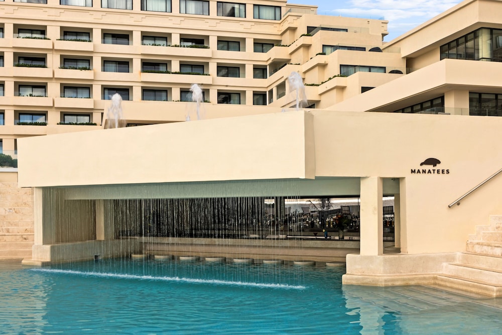 Secrets Mirabel Cancun Resort & Spa - Adults Only - Breathtaking Lagoon and Ocean Views — Hotel building in Cancun, Quintana Roo