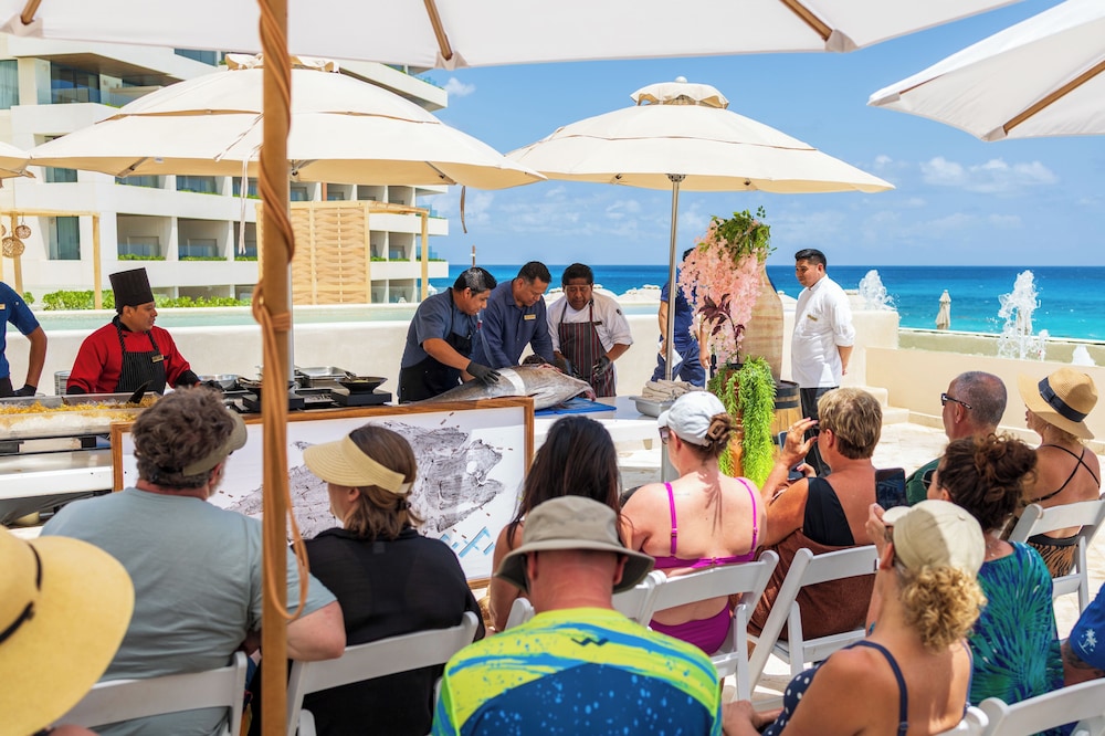 Secrets Mirabel Cancun Resort & Spa - Adults Only - Breathtaking Lagoon and Ocean Views — Restaurant & bars in Cancun, Quintana Roo