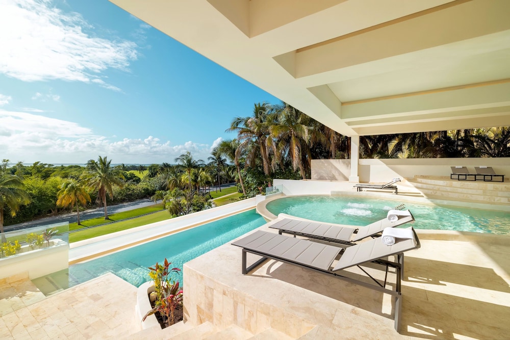 Secrets Mirabel Cancun Resort & Spa - Adults Only - Breathtaking Lagoon and Ocean Views — Swimming pool in Cancun, Quintana Roo