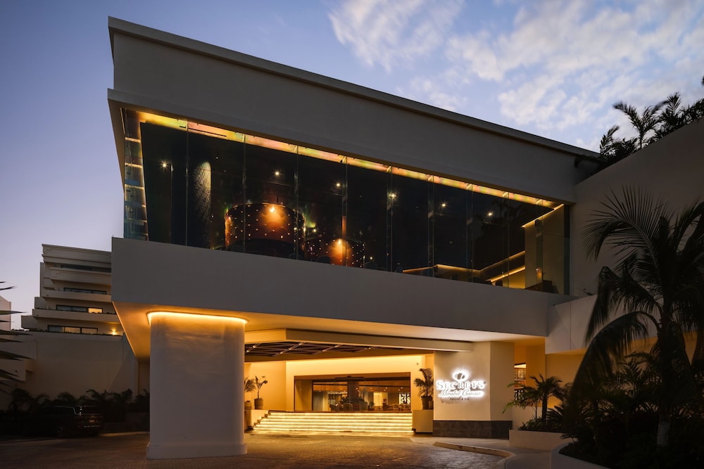 Secrets Mirabel Cancun Resort & Spa - Adults Only - Breathtaking Lagoon and Ocean Views — Hotel building in Cancun, Quintana Roo