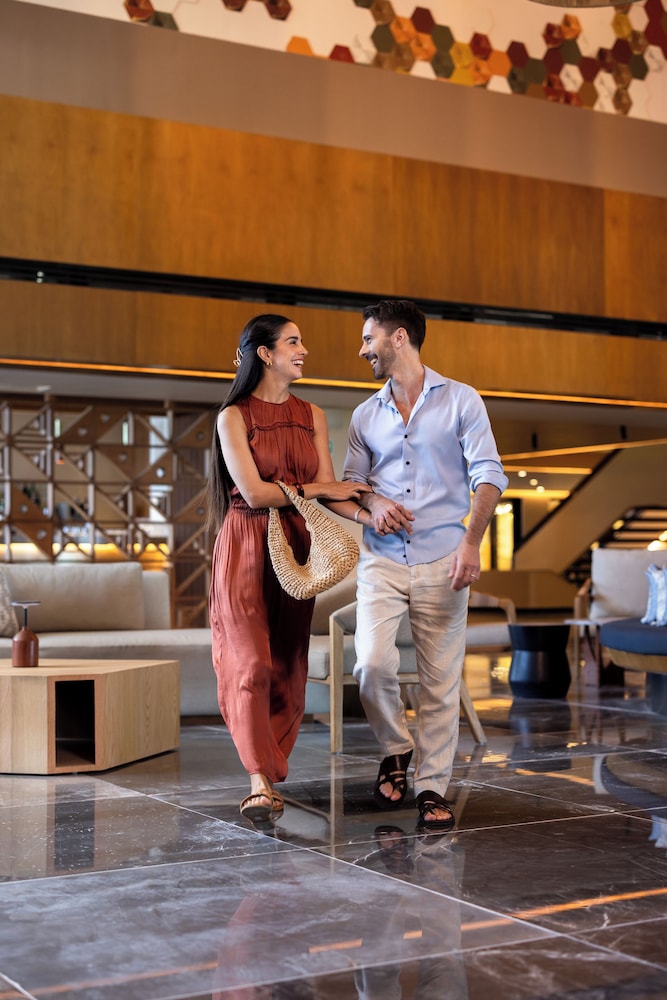 Secrets Mirabel Cancun Resort & Spa - Adults Only - Breathtaking Lagoon and Ocean Views — Hotel building in Cancun, Quintana Roo