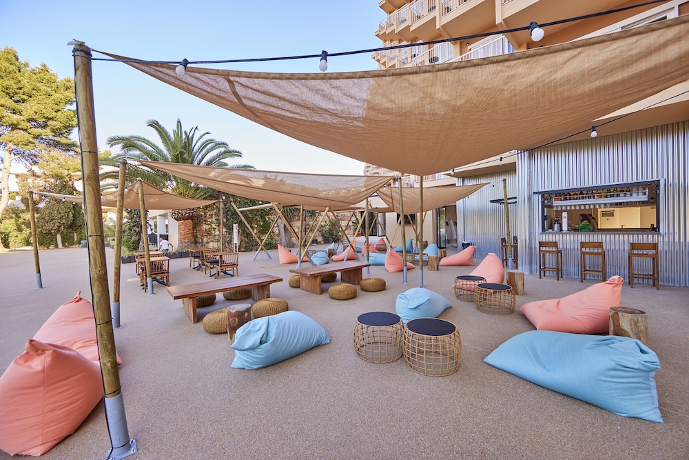 tent Palmanova — Restaurant & bars in Palma Nova, Balearic Islands