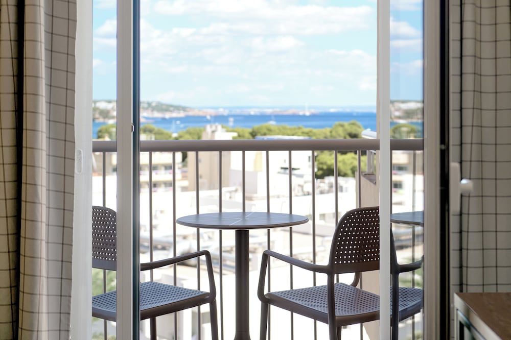 tent Palmanova — Hotel rooms in Palma Nova, Balearic Islands