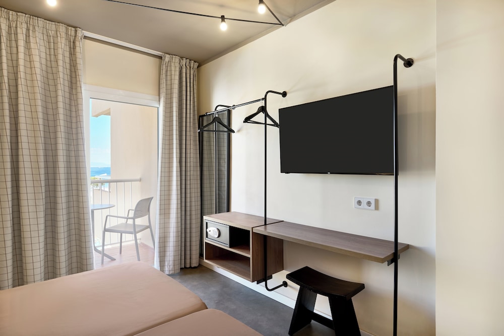 tent Palmanova — Hotel rooms in Palma Nova, Balearic Islands