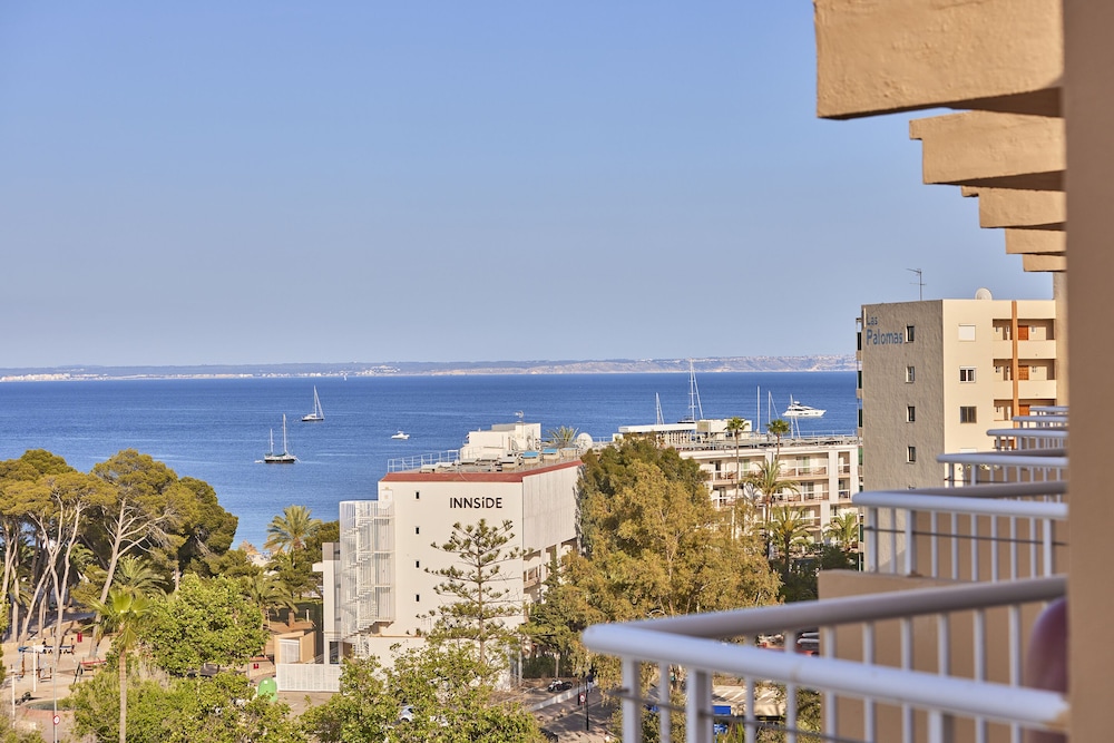 tent Palmanova — Hotel building in Palma Nova, Balearic Islands